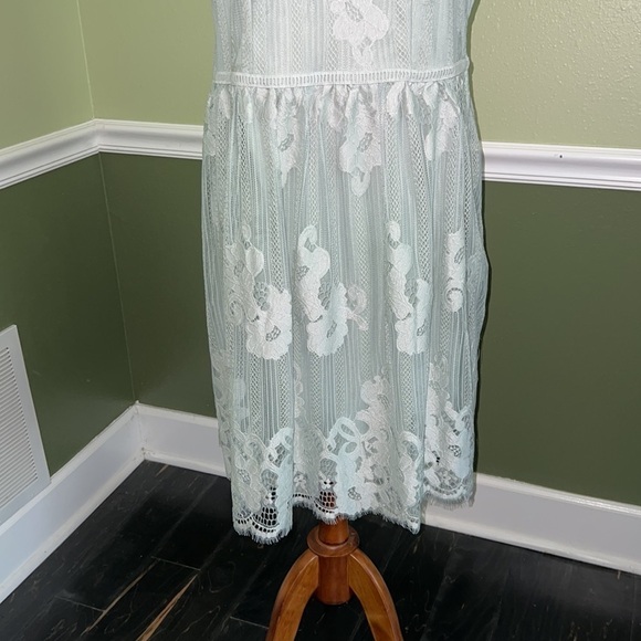 Pale Green Lace Dress short sleeved side zipper - Picture 9 of 13